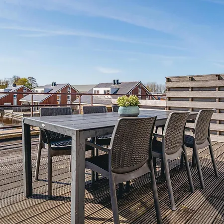 Holiday home 3 Bedroom Pet Friendly In *