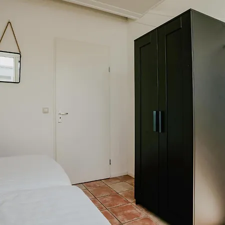 3 Bedroom Pet Friendly In Uitgeest